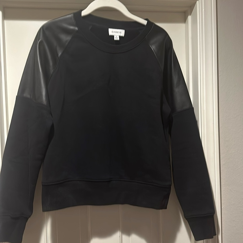 Evereve black sweatshirt with pleather detail on shoulder